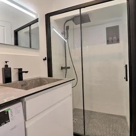 Unique Loft Apartment Located 15 Minutes From The Champs Elysees Saint-Ouen  Buitenkant foto