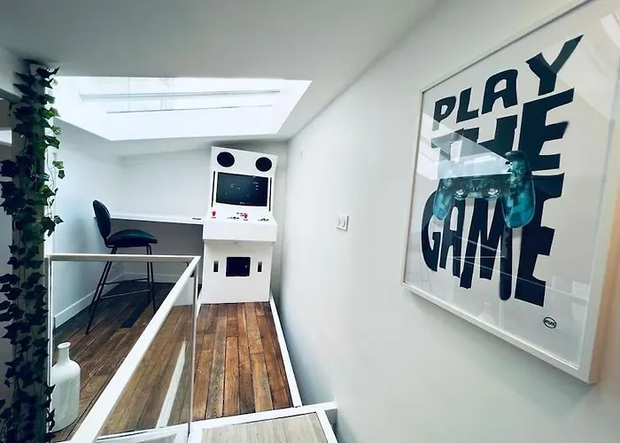Unique Loft Apartment Located 15 Minutes From The Champs Elysees