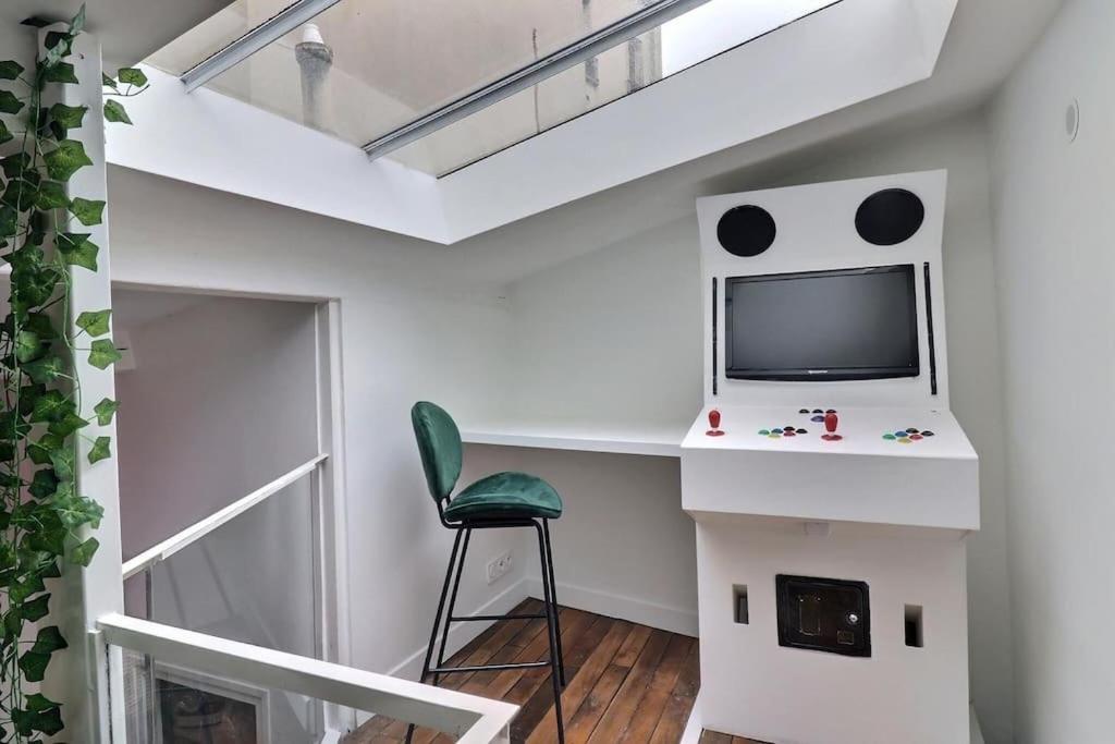 Unique Loft Located 15 Minutes From The Champs Elysees Apartment